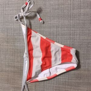 Cobey Caledonia white and red tie bikini bottoms size Small